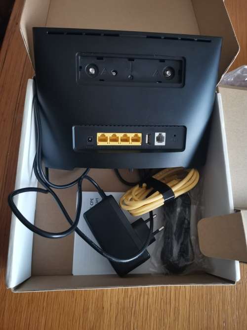 Huawei 4G/5G Router model B525s 65a (It take a SIM CARD) up to 64 users