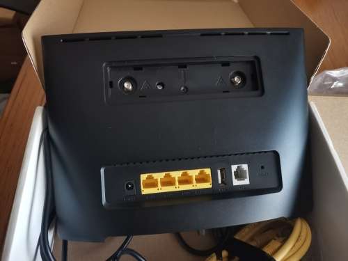 Huawei 4G/5G Router model B525s 65a (It take a SIM CARD) up to 64 users