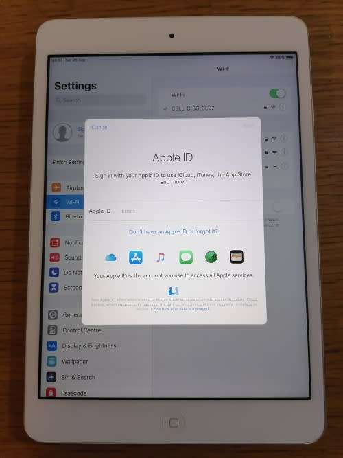 IPAD MINI 2 - 16GIG - WHITE - 4G and WIFI