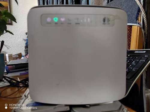 Latest Huawei 4G Router model E5186 (It take a SIM CARD)