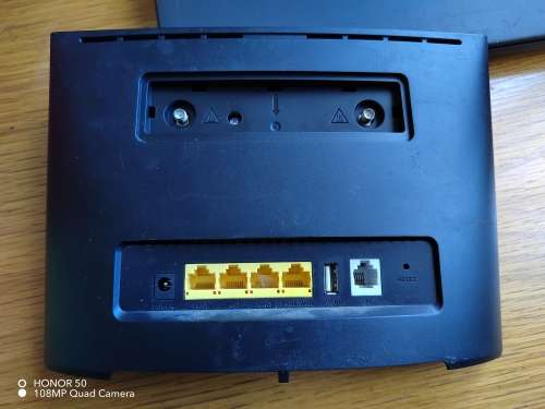 Huawei 4G/5G Router model B525 (It take a SIM CARD)