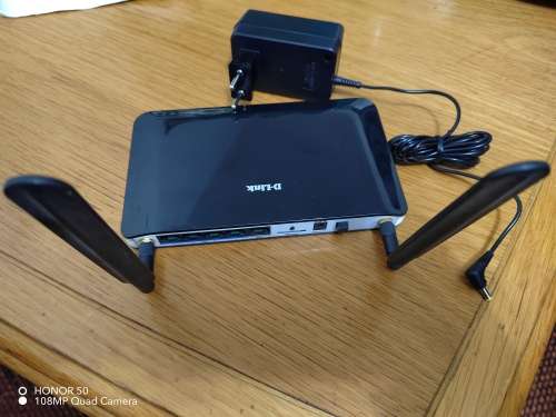 D-LINK DWR-921 (It take a sim card)