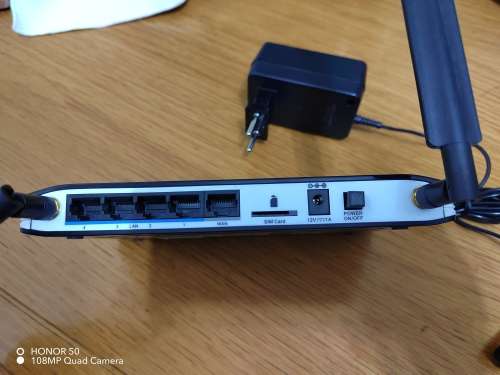 D-LINK DWR-921 (It take a sim card)