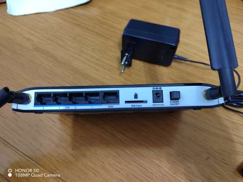 D-LINK DWR-921 (It take a sim card)