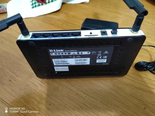 D-LINK DWR-921 (It take a sim card)