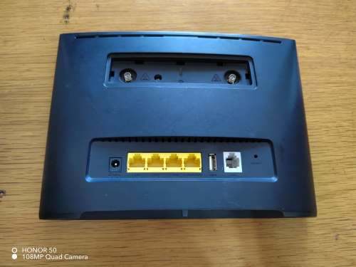 Huawei 4G/5G Router model B525 (It take a SIM CARD)