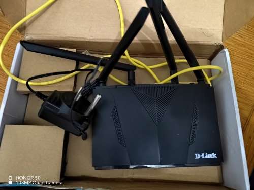 D-LINK DWR-956M 4G LTe router (It take a sim card)