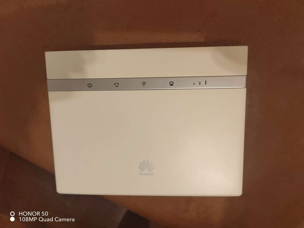 Huawei 4G Router model B315Bs-936 (It take a SIM CARD) up to 32