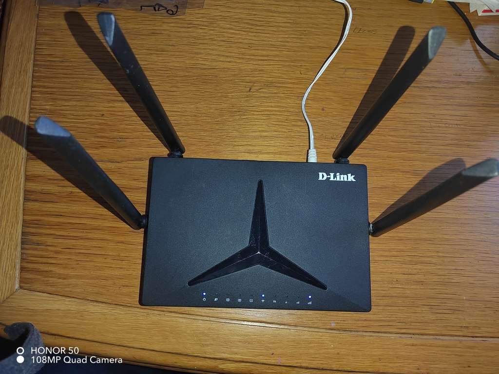 D-LINK DWR-920 4G LTe router (It take a sim card)