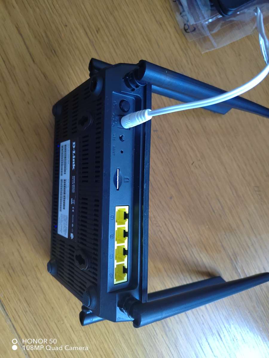 D-LINK DWR-920 4G LTe router (It take a sim card)
