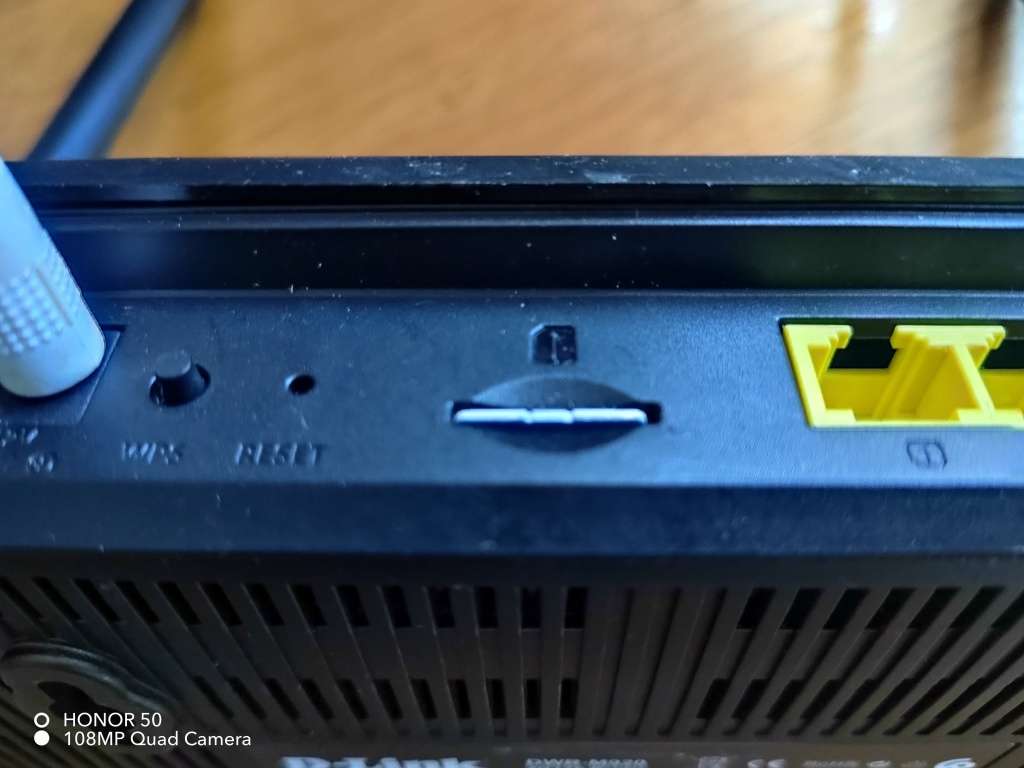 D-LINK DWR-920 4G LTe router (It take a sim card)