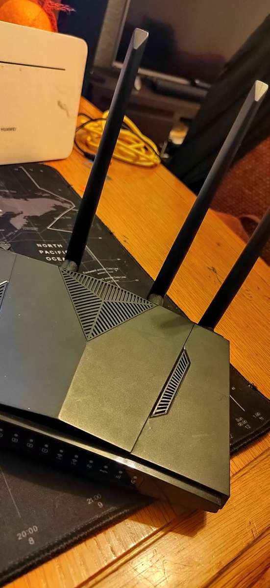 D-LINK DWR-956M 4G LTe router (It take a sim card)