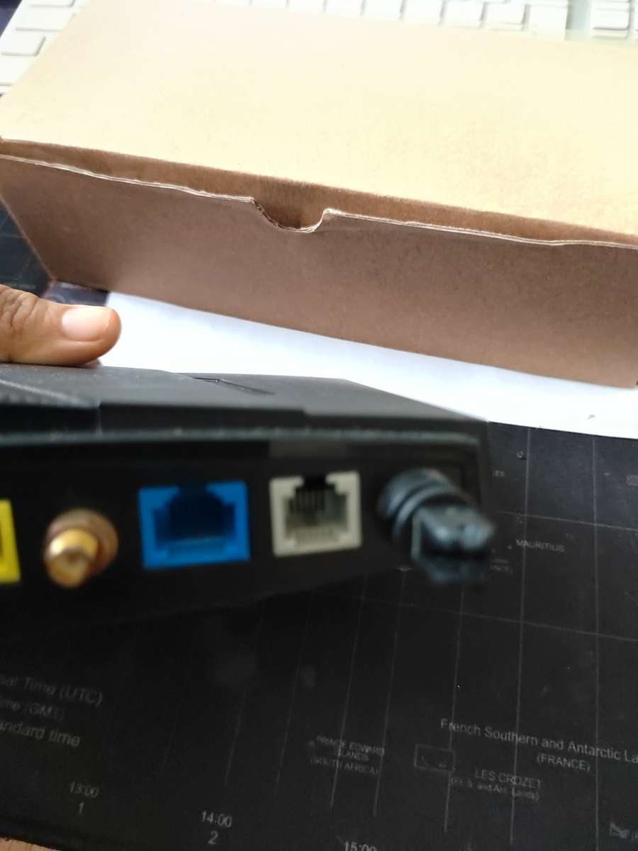 D-LINK DWR-956M 4G LTe router (It take a sim card)