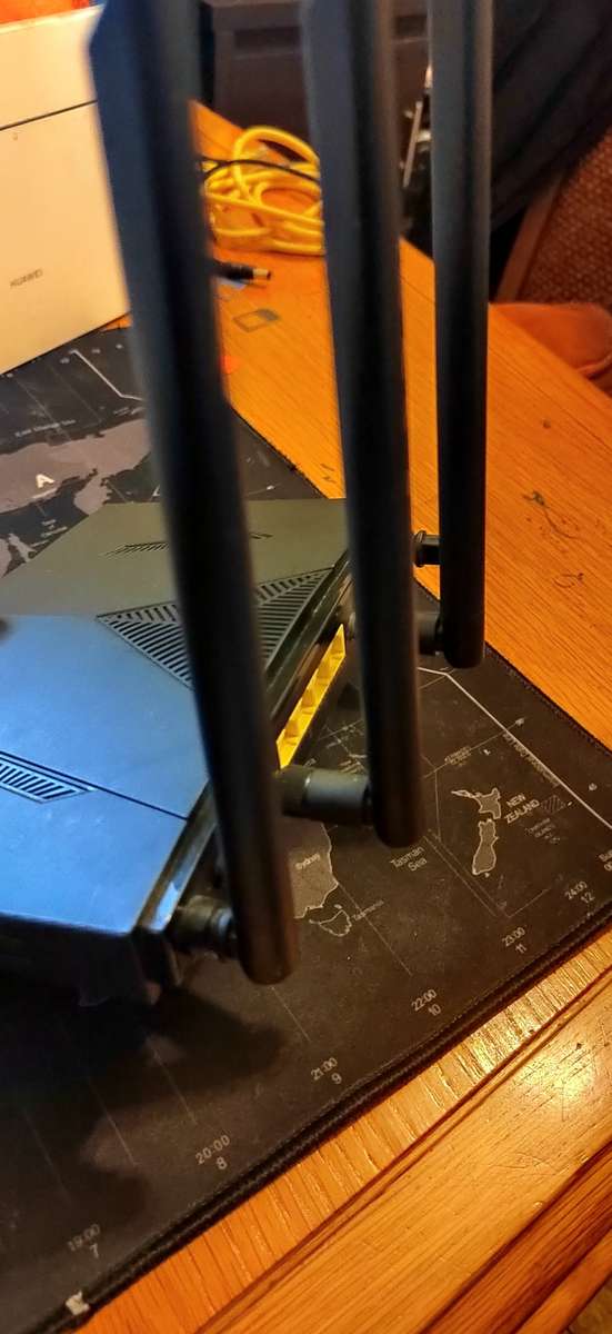 D-LINK DWR-956M 4G LTe router (It take a sim card)