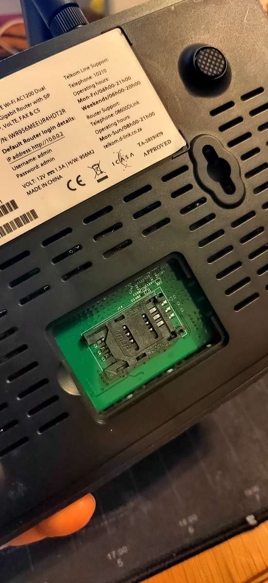 D-LINK DWR-956M 4G LTe router (It take a sim card)