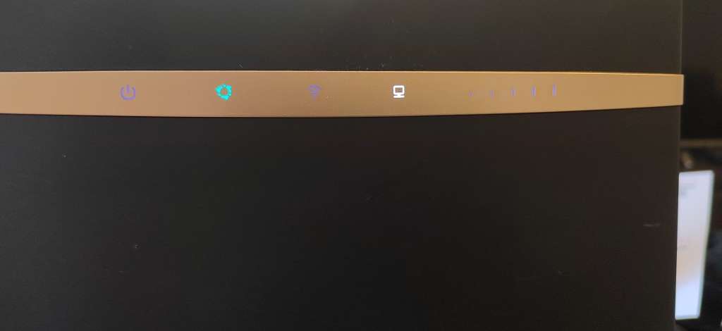 Huawei 4G/5G Router model B525 (It take a SIM CARD)