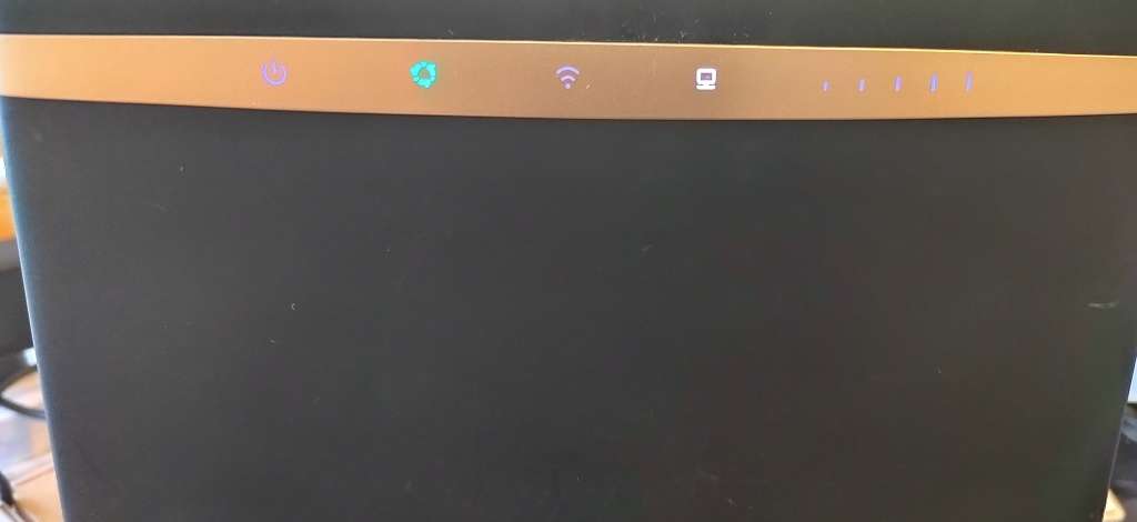 Huawei 4G/5G Router model B525 (It take a SIM CARD)