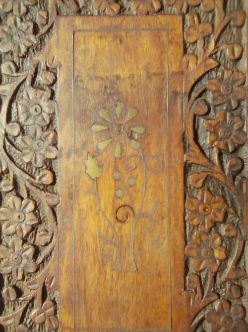 BEAUTIFUL WOODEN TRAY 32.3CM X 21.5CM