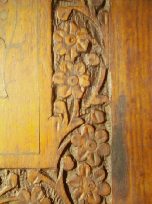 BEAUTIFUL WOODEN TRAY 32.3CM X 21.5CM