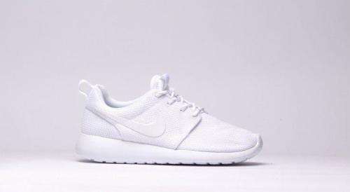 **HOT!!! MEN NIKE ROSHE ONE - RETAIL R1328! ONLY 1 PER CUSTOMER (UK 6,7,8,9,11)***