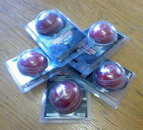 YOUNG CRICKETER SPECIAL! - 4 x 135gr & 1 x 113gr Cricket Balls on sale!!! One bid takes it all!