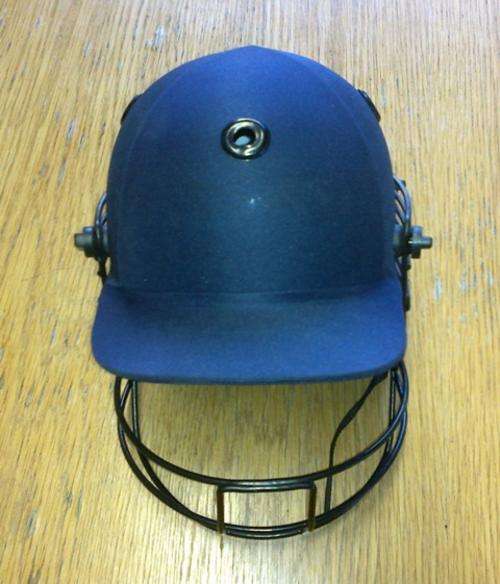 CRICKET HELMET - Optimum - Size: Medium - Perfect for that young cricketer!!!