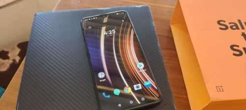 *LATE LISTING**Collectors Item* OnePlus 6T McLaren Edition Boxed. 256GB Storage. 10GB Ram.