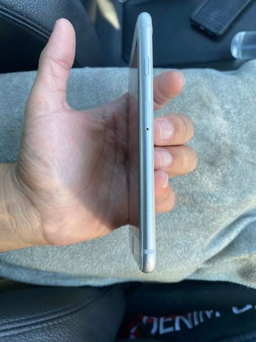 *LATE LISTING* Awesome Apple iPhone 8 64GB White with box. 100% battery.