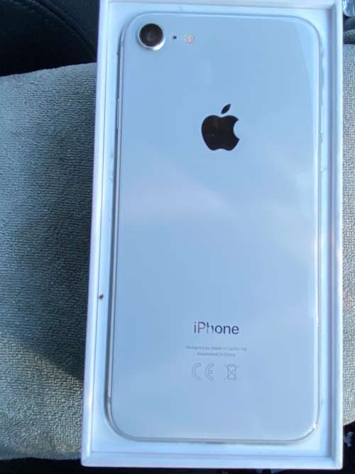 *LATE LISTING* Awesome Apple iPhone 8 64GB White with box. 100% battery.
