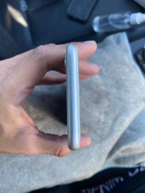 *LATE LISTING* Awesome Apple iPhone 8 64GB White with box. 100% battery.