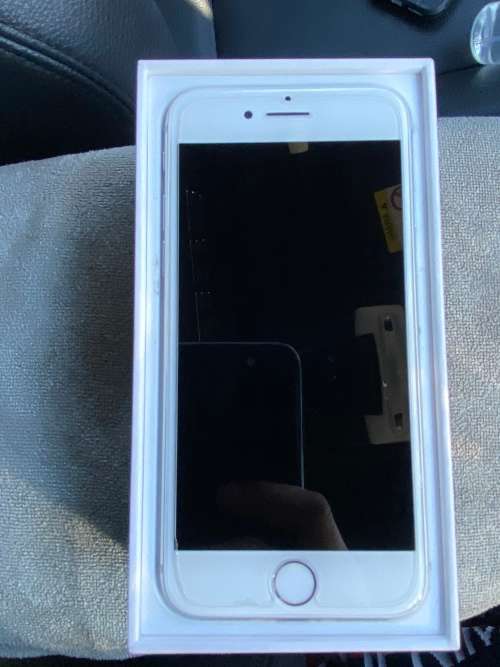 *LATE LISTING* Awesome Apple iPhone 8 64GB White with box. 100% battery.