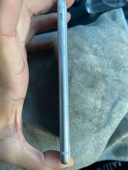 *LATE LISTING* Awesome Apple iPhone 8 64GB White with box. 100% battery.