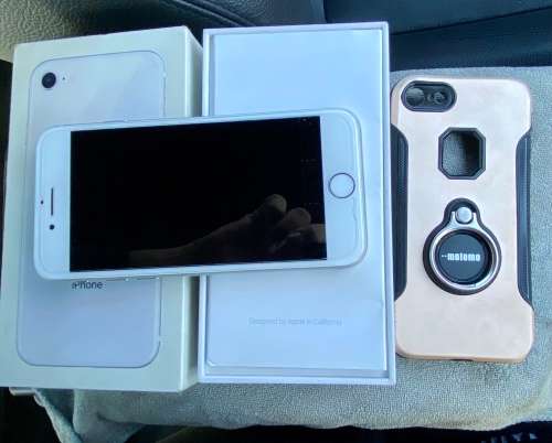 *LATE LISTING* Awesome Apple iPhone 8 64GB White with box. 100% battery.