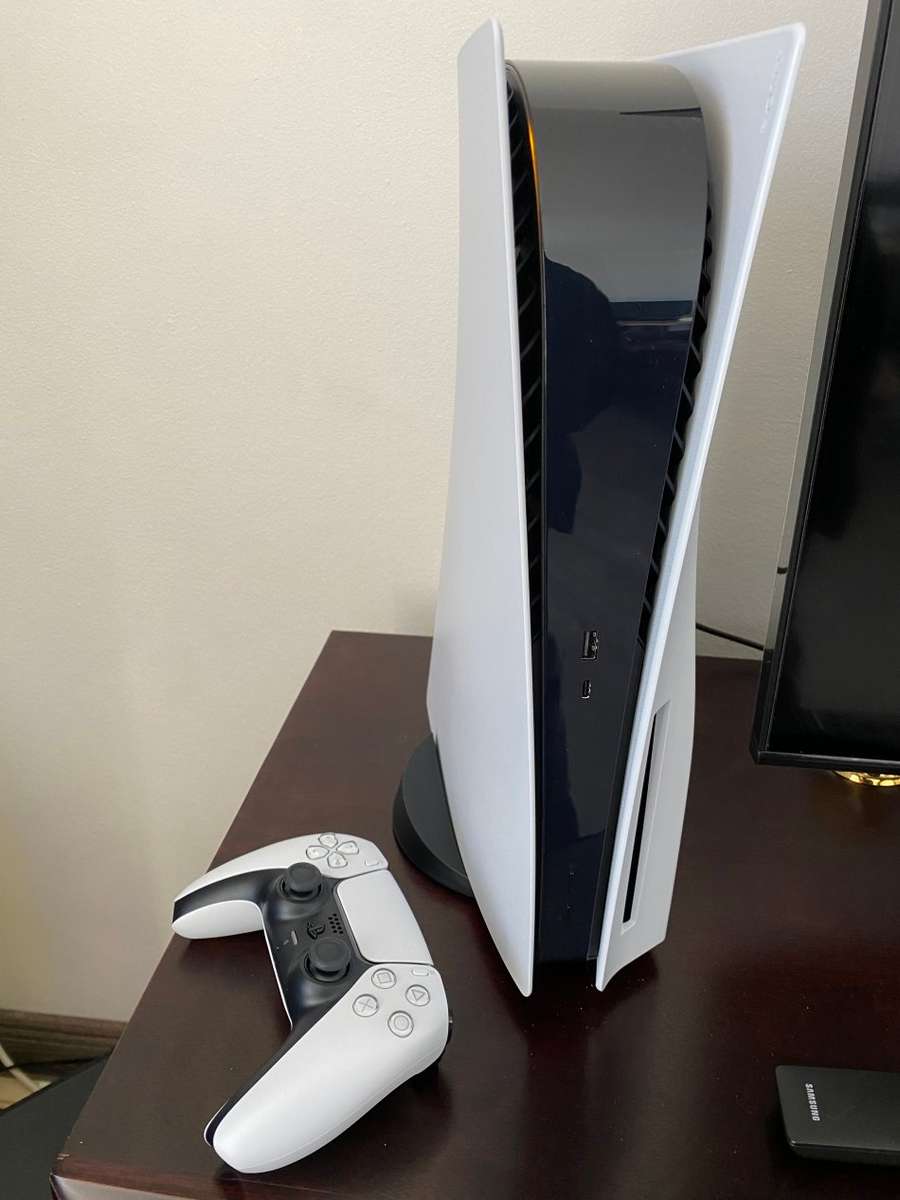 *MONTH END SPECIAL* As New PS5 Disc Edition Boxed with all accessories. Glacier White.1TB SSD.