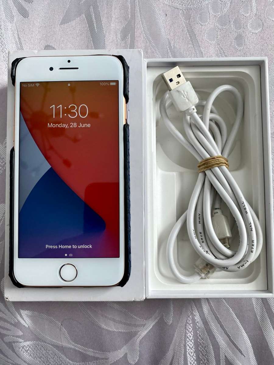GREAT CONDITION APPLE IPHONE 8 64GB ROSE GOLD WITH BOX, COVER AND CABLE