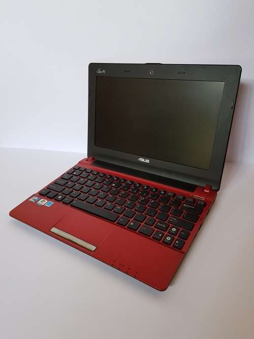 Asus Eee PCx101CH Netbook Red plus Laptop bag