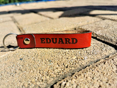 1 Personalized Veg Tan Looped Keyring (Your own Engraving)