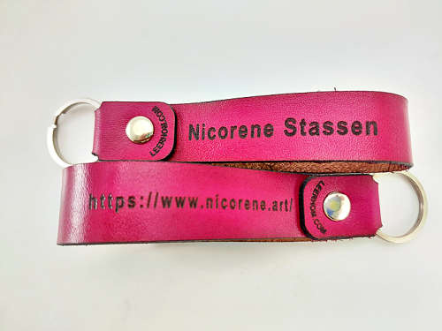 1 Personalized Veg Tan Looped Keyring (Your own Engraving)