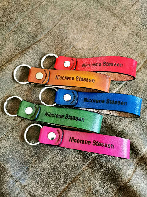 1 Personalized Veg Tan Looped Keyring (Your own Engraving)