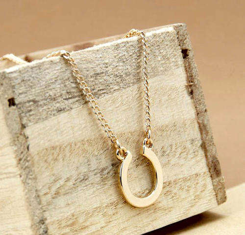 Cute Gold Tone Horseshoe Pendant Necklace  !*Beautiful*! Local Stock!!