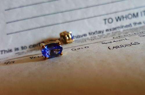 Beautiful Solid gold and natural certified Tanzanite earrings with certificate and value report!!