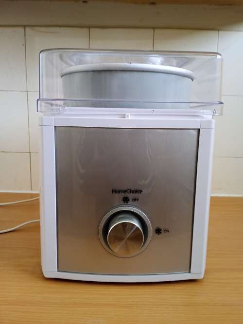 ICE CREAM MAKER MACHINE