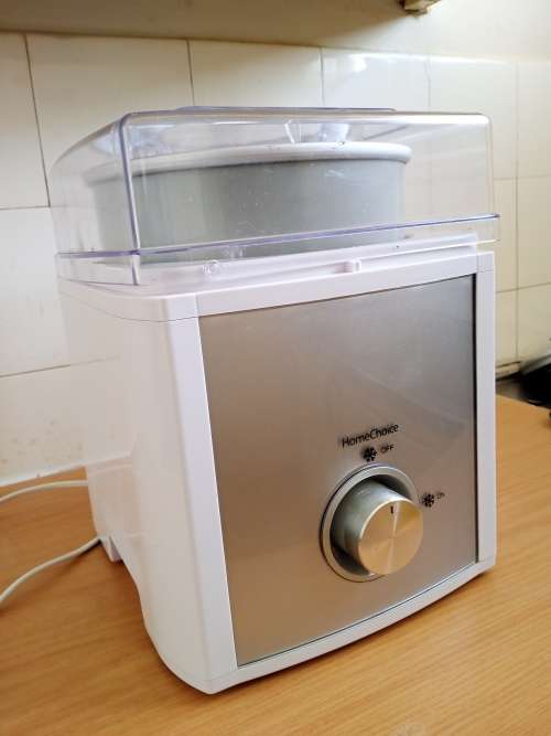 ICE CREAM MAKER MACHINE