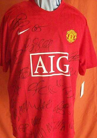 Team Signed Manchester United Shirt with coa