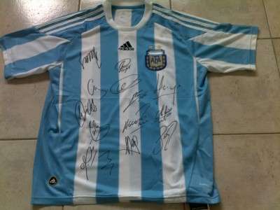 ARGENTINA SQUAD SIGNED 2010 MESSI JERSEY/SHIRT +COA