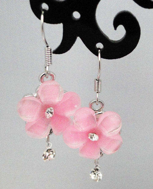 * Pretty Pink Resin Flowers Dangle Earrings *