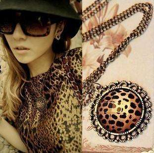 * Ancient Leopard Design Big Rhinestone Necklace Pendant *