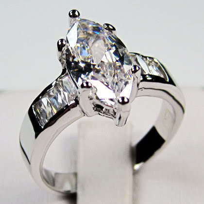 Flawless!! *  10KT White Gold White Sapphire Ring Size 8 / Q *