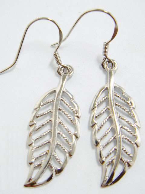 Elegant! * Silver Plated Fashion Leaf Dangle Earrings *