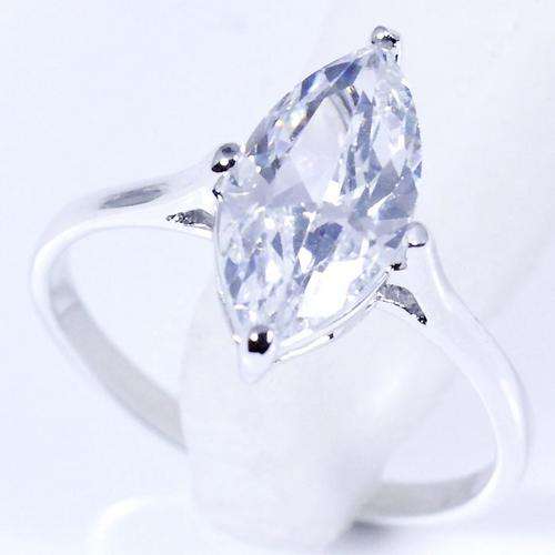 Crazy Ring Sale NOW ON !! * 10KT White Gold White Sapphire Ring Size 8 / Q *